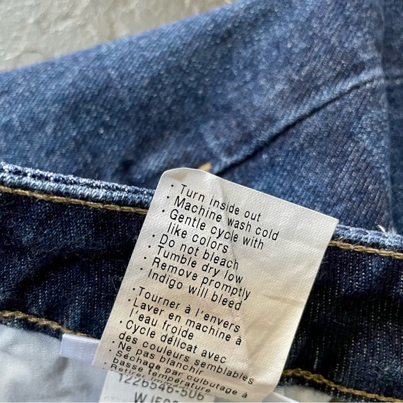 Paige•Size 28•2.5” Jimmy Jimmy Shorts•Cuffed Denim•Medium/Dark Wash•Distressed - Picture 10 of 12